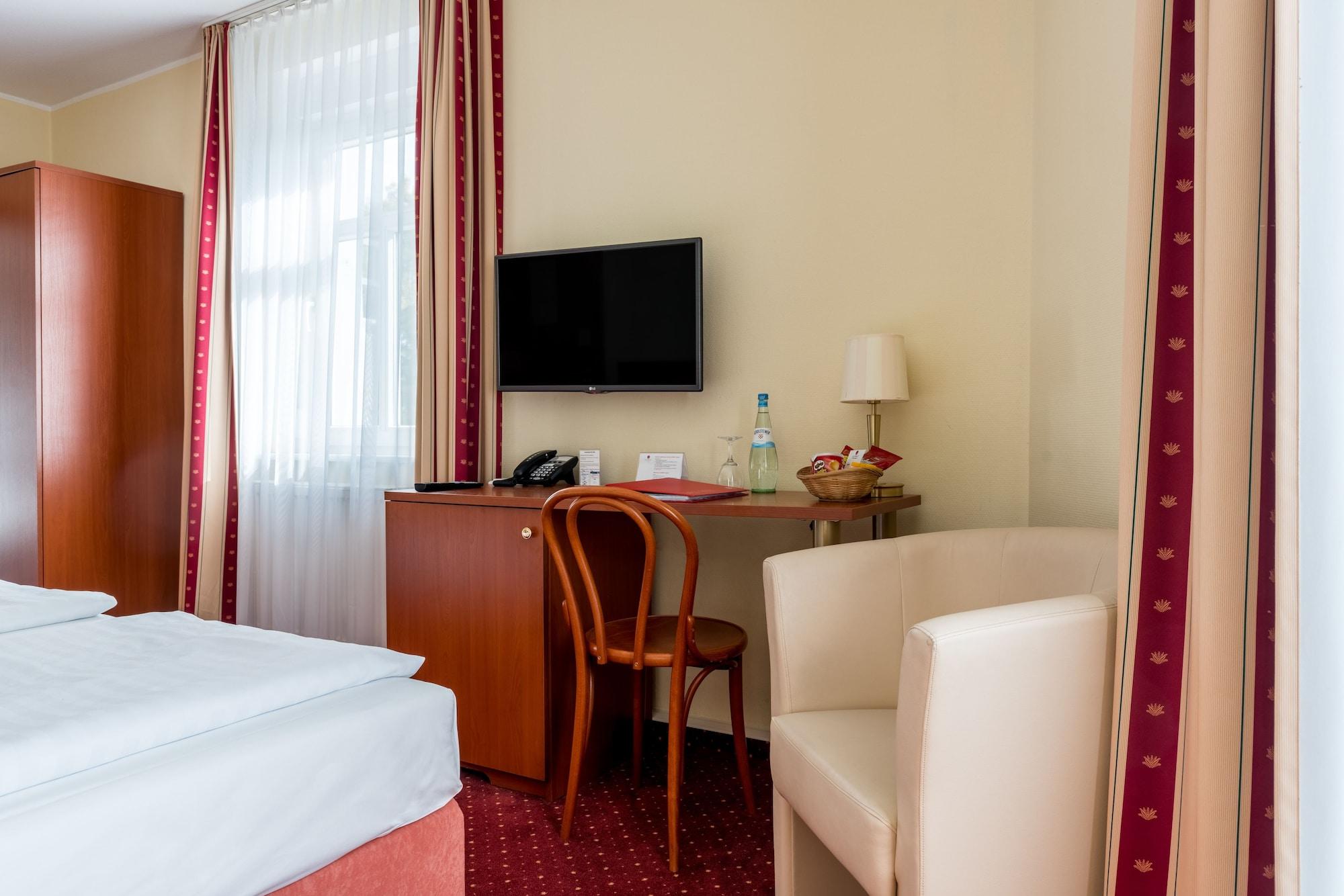 Azimut Aparthotel 4*